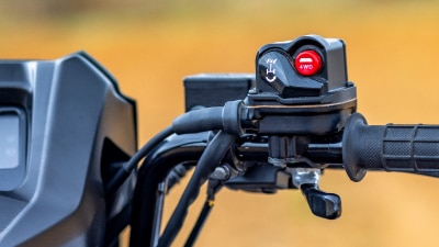 Close-up of the 2WD/4WD system on the right handlebar.