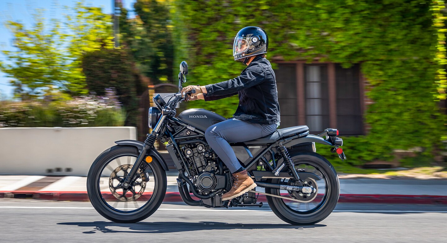 Honda SCL500 Scrambler Style Motorcycle | Honda Powersports Canada