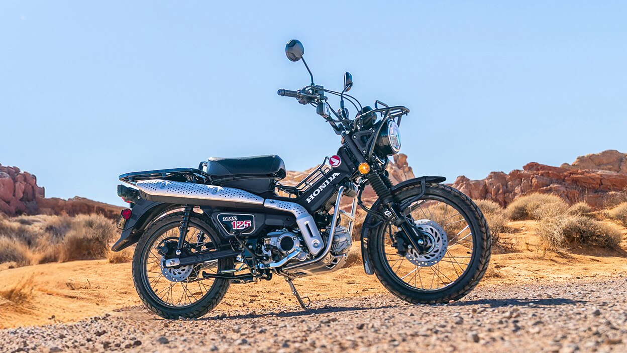 Sentier 125 stationnaire dans un paysage désertique.