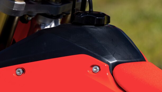 The fuel tank of the Honda CRF450RX