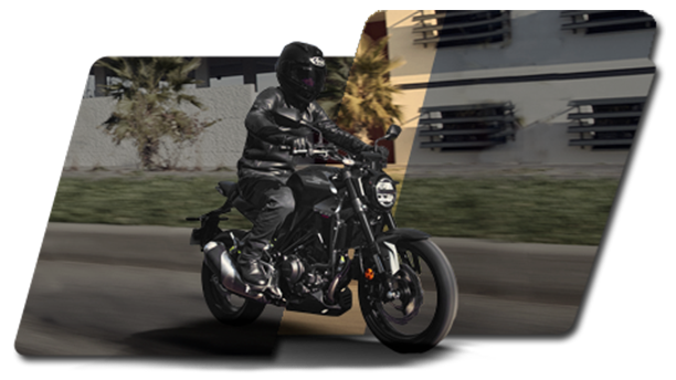 a rider on a Honda motorcycle/ un pilote sur une moto Honda