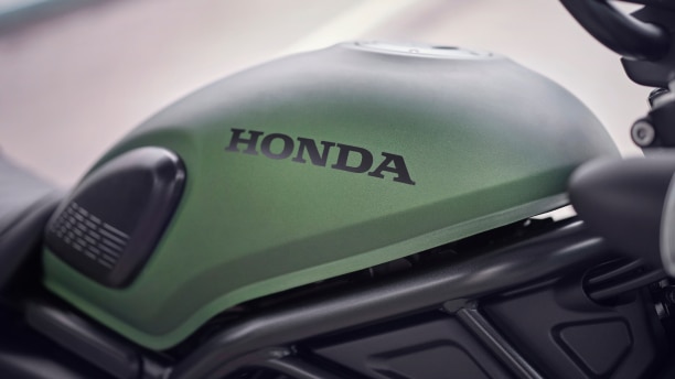 The gas tank of a Honda motorcyle/Le réservoir d'essence d'une Honda Motorcyle