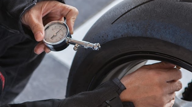Check Tires/Inspectez vos pneus