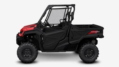 Images du côté gauche du Pioneer 1000-5P Deluxe.