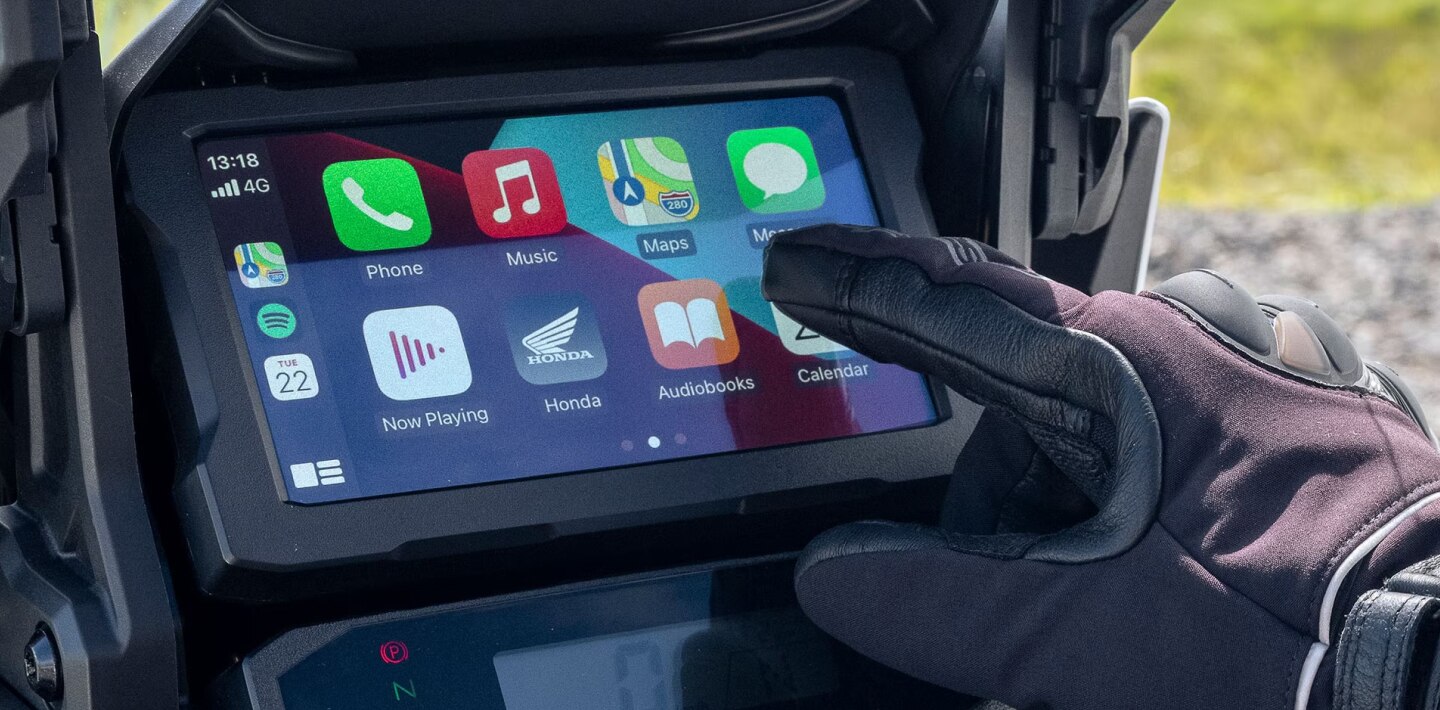 Apple CarPlay™ and Android Auto™
